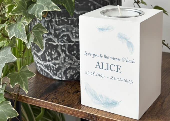 Keepsake tea light holder